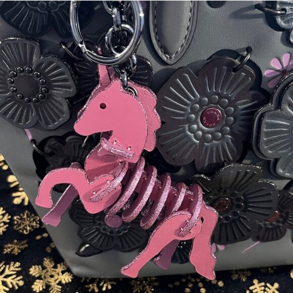 Coach Dakotah Linked Tea Rose Bag And Matching Clutch Wallet With 2 Charms! - Picture 7 of 8